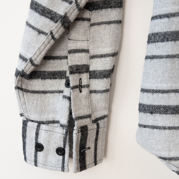 Men’s Medium Shouthouse long sleeve button up Grey Striped Flannel Super Soft - Picture 5 of 9